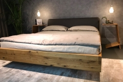 Bett Nox in Wildeiche mit Lederkopfteil braun