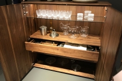 Geschirrschrank / Vitrine Nussbaum