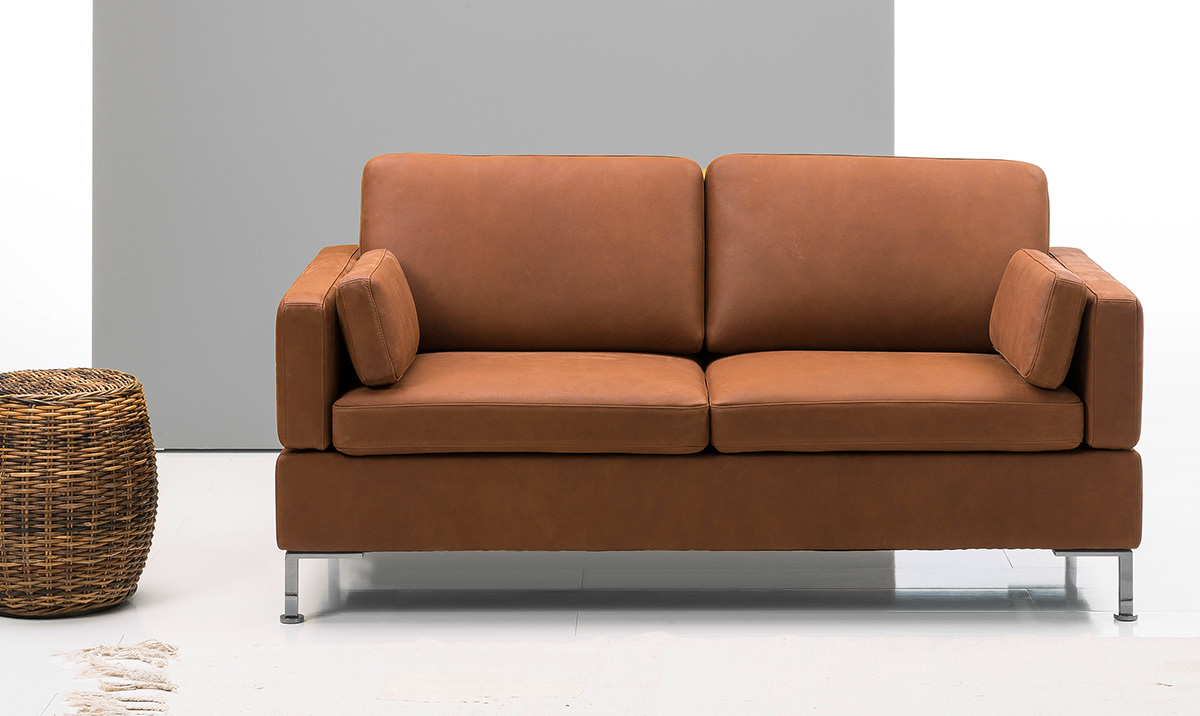 System/o: klassisch, Kopfstützen einsteckbar, nicht integriert. Sitztiefe 55 cm oder 63 cm. Sitz wahlweise fest, leger soft oder fest mit Federkern.